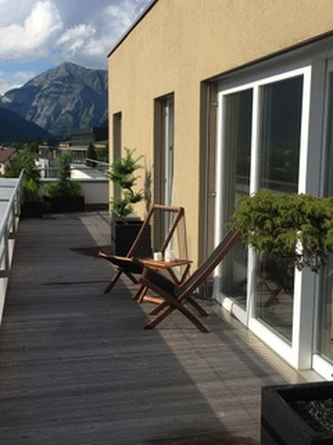 Antjes – Roomstyling – Außenbereich des „Sonnenloft“ in Saalfelden, Österreich